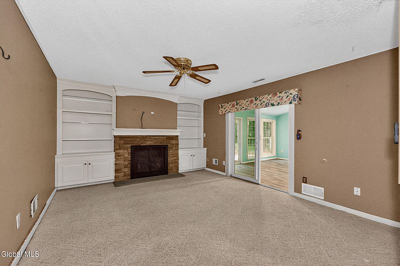 4th image of 42 Wineberry Lane