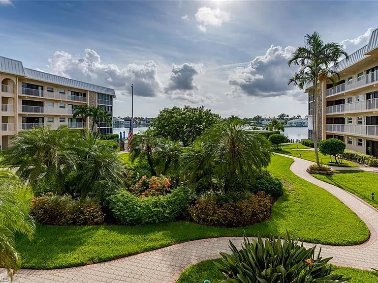 3450 Gulf Shore Blvd N #210 — Photo 26
