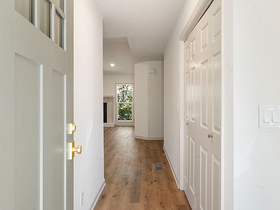 4th image of 5061 English Village Dr