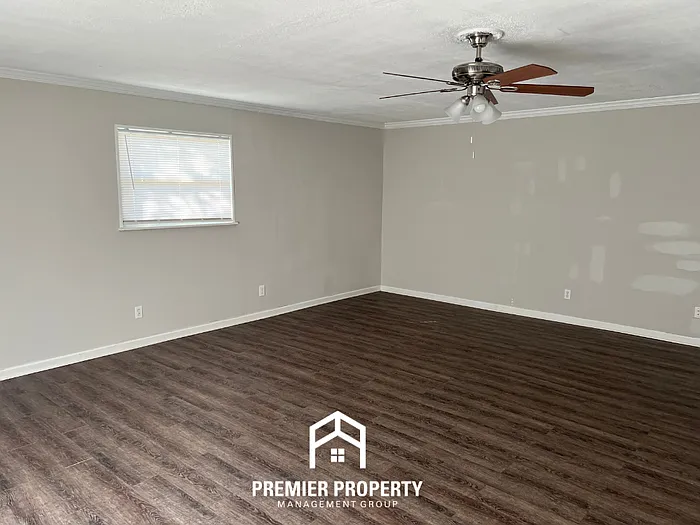 2322 Rodgers Dr NE — Photo 10