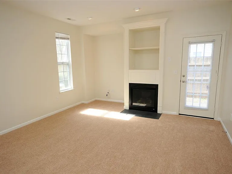 1101 Tenbury Pl — Photo 8