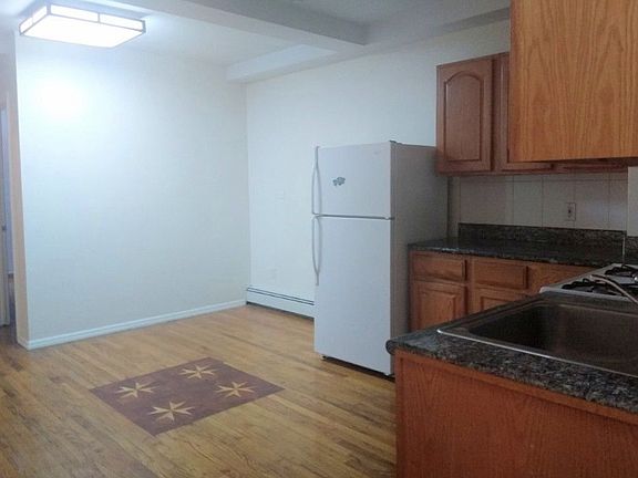 4th image of 294 Broome St #B2