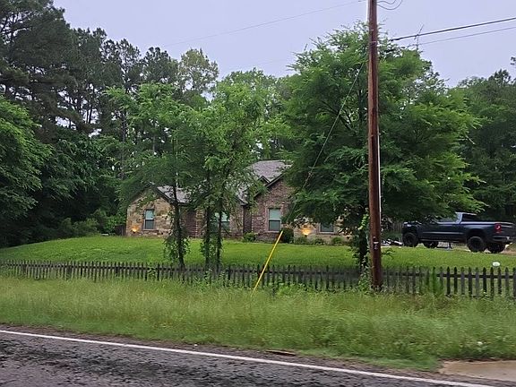 2nd image of 3916 Pine Tree Rd