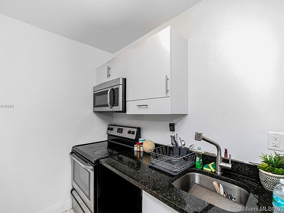 4th image of 922 Jefferson Ave Unit 5