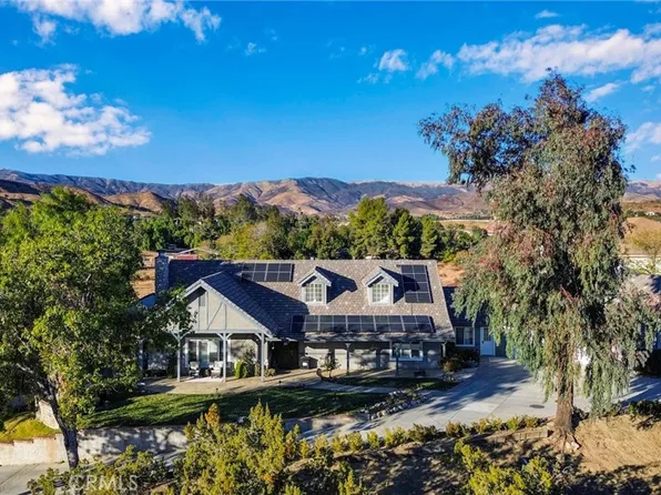 10726 Cleat Rd, Saugus, CA 91390