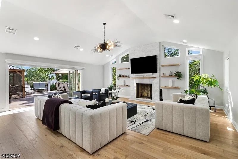 4 bed, 3.0 bath, $9,000 — Photo 4