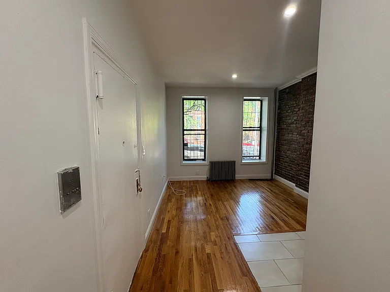344 Gates Ave #1A — Photo 3