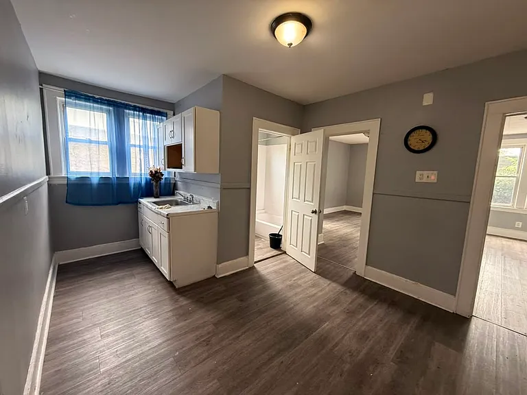 558 Lyons Ave #1L — Photo 6