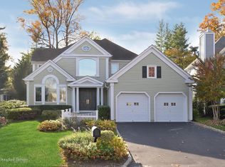 9 Claridge Cir, Manhasset, NY 11030