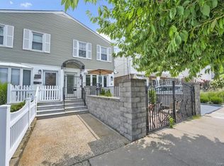 210 Throggs Neck Blvd, Bronx, NY 10465