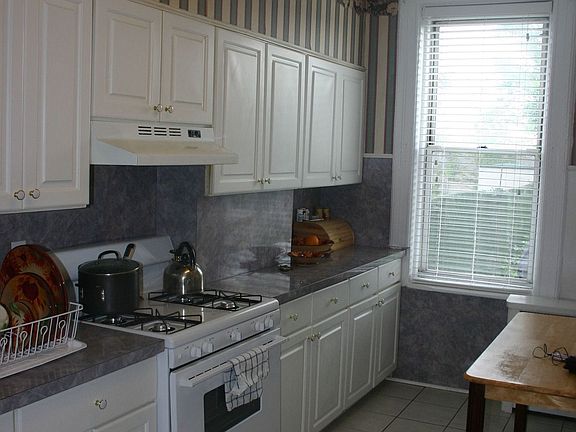 Bright and airy new kitchen 