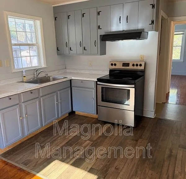 1217 Oakridge Ave — Photo 3
