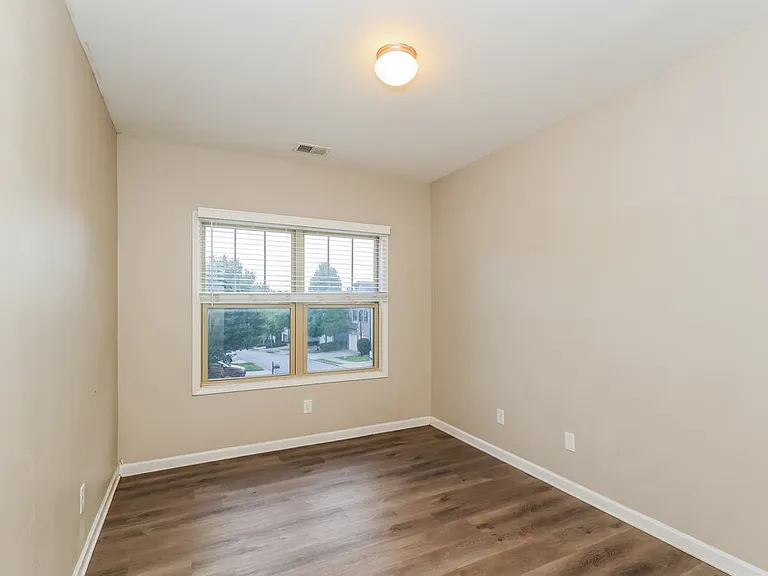 3924 Lake Manor Way — Photo 15