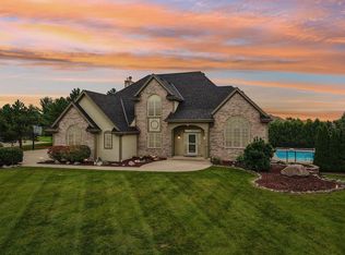 7380 S Cambridge Dr, Franklin, WI 53132