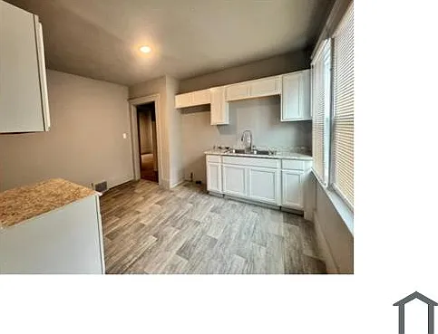 6 bed, 2708 sqft, $1,600 — Photo 2
