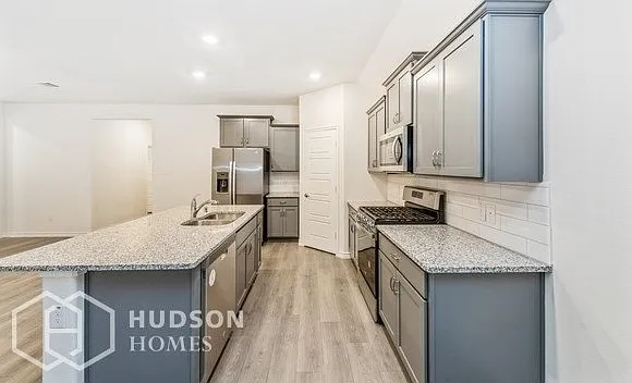 3 bed, 2.0 bath, 1626 sqft, $2,190 — Photo 4