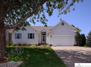 1205 S Ridge Cir, Yutan, NE 68073
