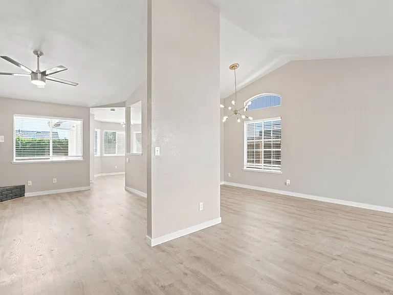 8034 Fairlands Way — Photo 4