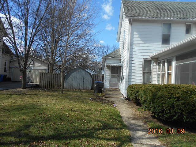 2nd image of 107 N Main St