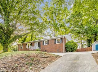 2703 W Cornwallis Dr, Greensboro, NC 27408