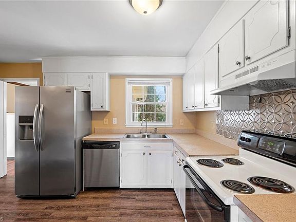 5th image of 860 Duckview Ct