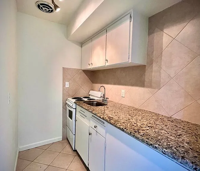 1115 S Atlantic St #19 — Photo 5