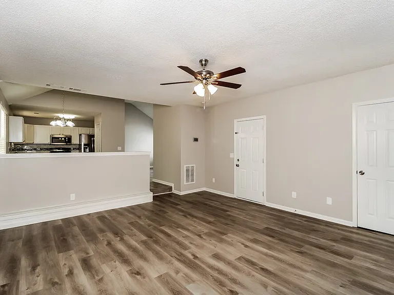202 Goldleaf Dr — Photo 6