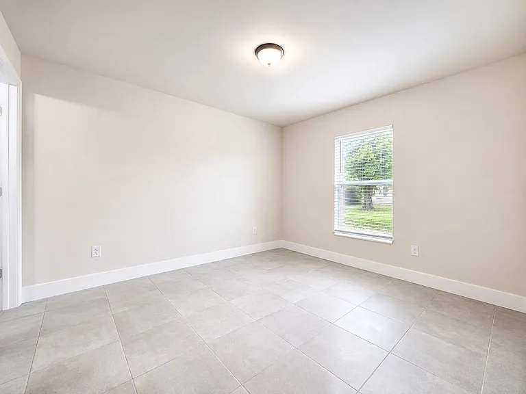 1631 SW 1st Ave — Photo 5