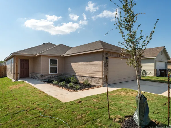 7419 Homewood Ln, Elmendorf, TX 78112