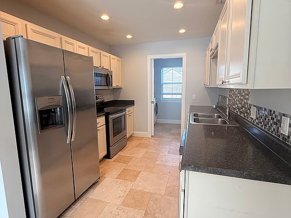 4th image of 34 Wintergreen Dr