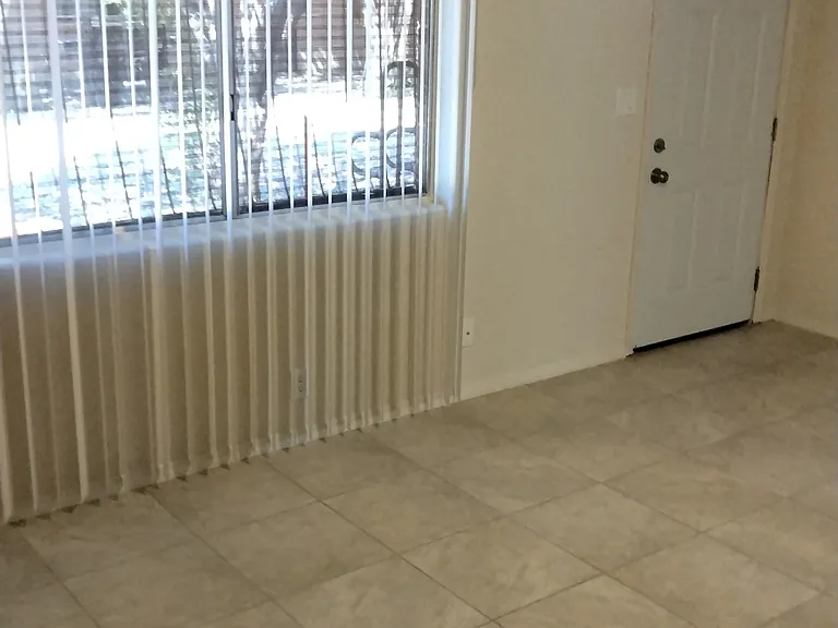 4431 E 3rd St #10 — Photo 15