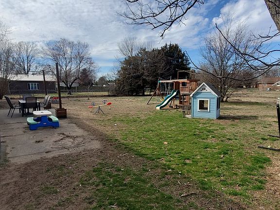 5th image of 110 Holmes Ave