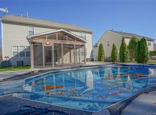 17126 Cambridge Woods Ct, Charlotte, NC 28277