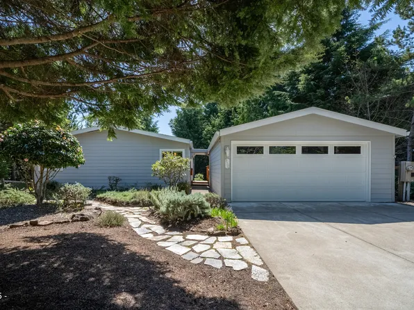 450 Seagrove Loop, Lincoln City, OR 97367
