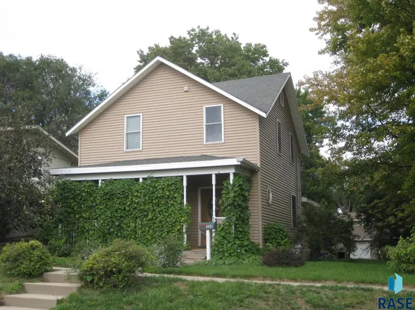 506 E 7th St, Dell Rapids, SD 57022