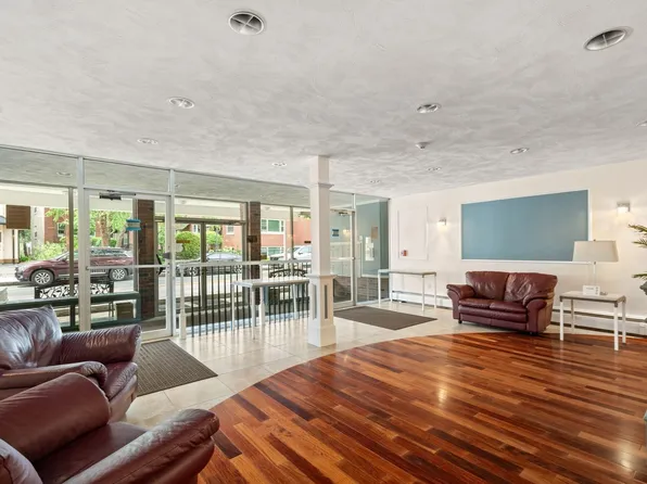 50 Green St APT 401, Brookline, MA 02446