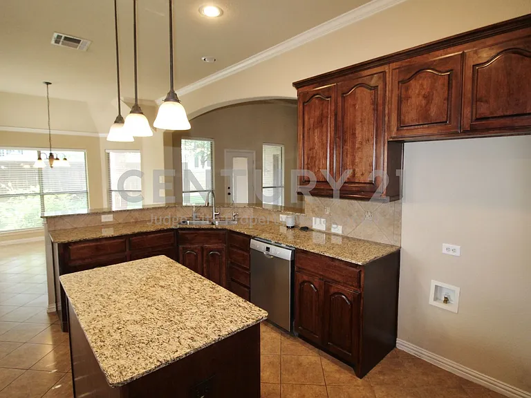 2610 Tall Meadows Dr — Photo 6