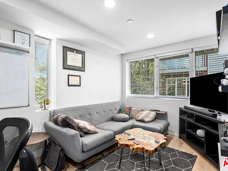 9703 S Normandie Ave — Photo 19