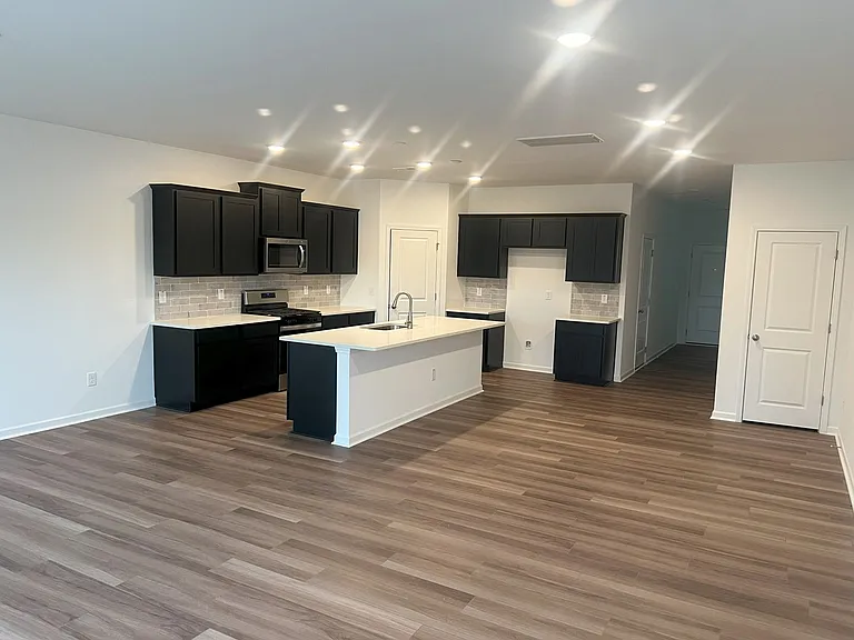 2111 Regal Dr — Photo 3