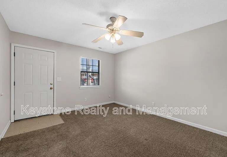 1375 Thompsonville Ln #3 — Photo 3