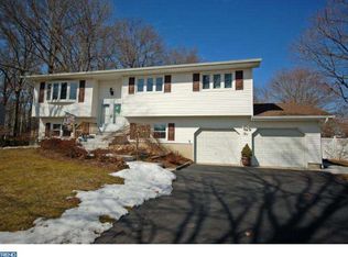 10 Woodland Dr, East Windsor, NJ 08520