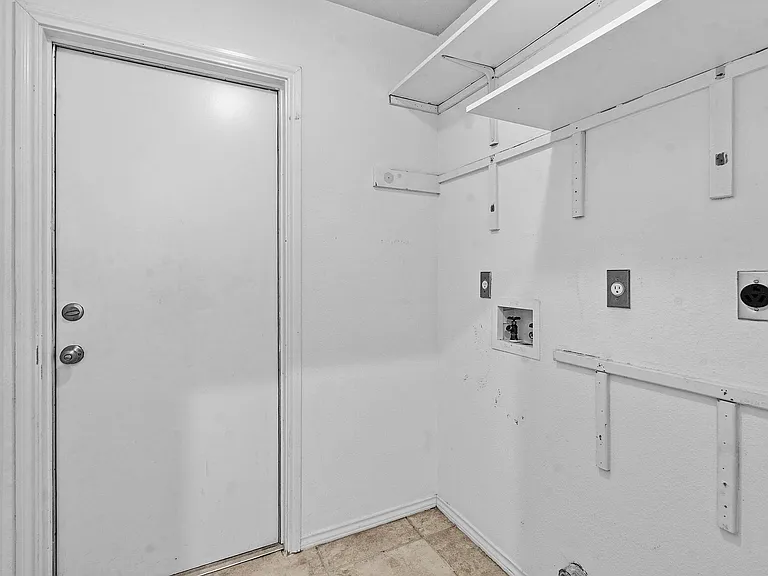 5021 McDade Dr — Photo 30