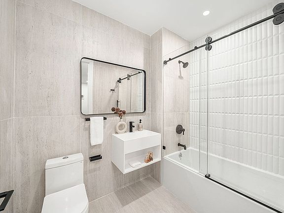 5th image of 32 Schaefer St #2B