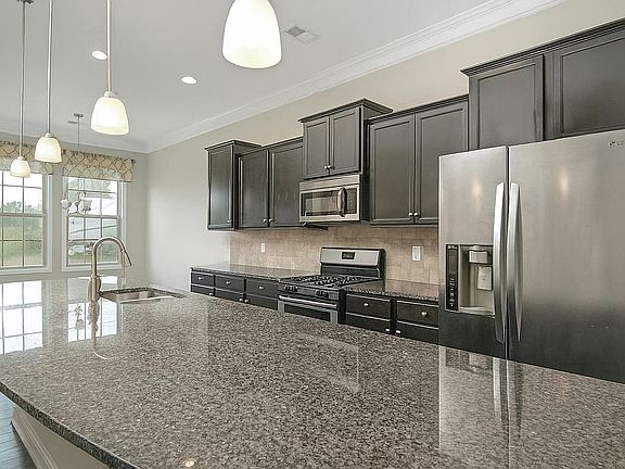 3rd image of 344 Meadowpark Ln
