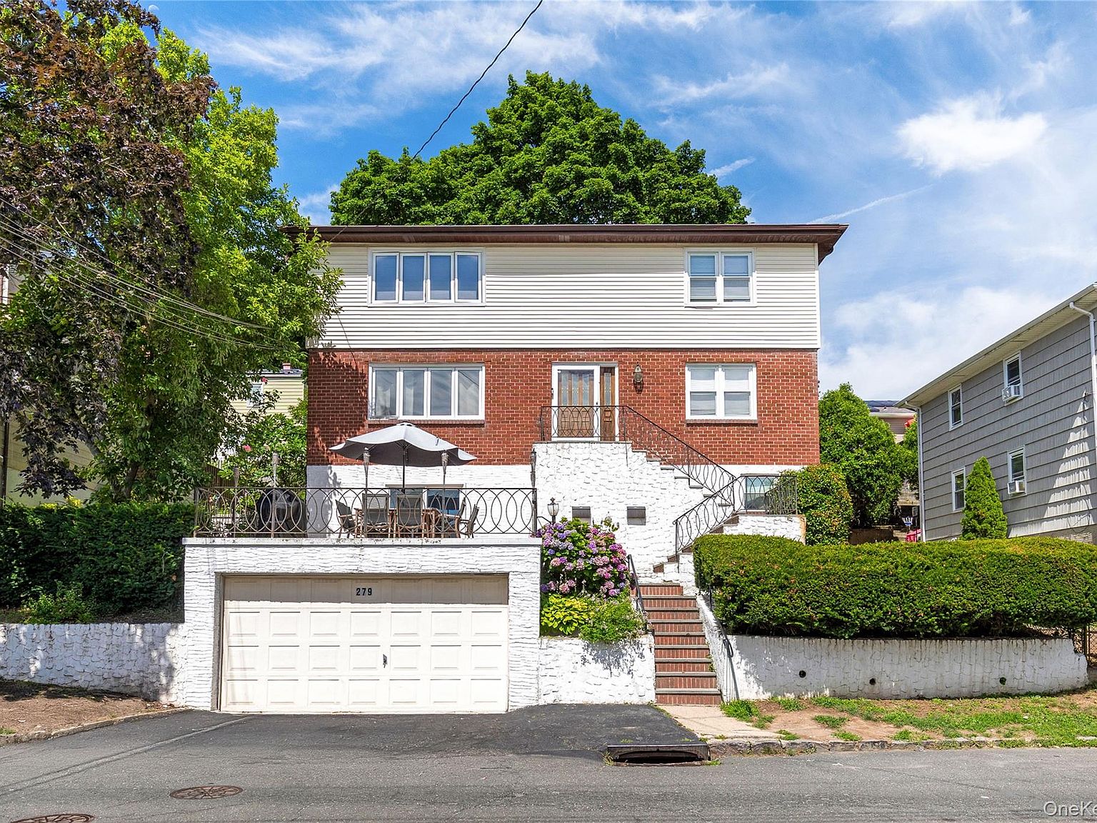 156 Voss Avenue, Yonkers, NY 10703 - MLS# 947273 - Coldwell Banker, image size:1536x1152