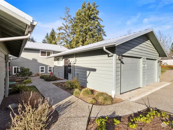 1009 Blue Heron Avenue NE, Bainbridge Island, WA 98110