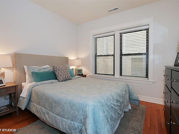 5th image of 4611 N Paulina St APT 1B
