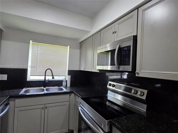 400 NE 142nd St, North Miami, FL 33161