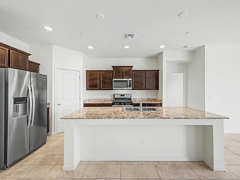 21415 W Holly St — Photo 4