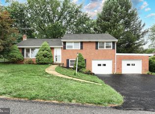 8 Appleton Dr, Red Lion, PA 17356